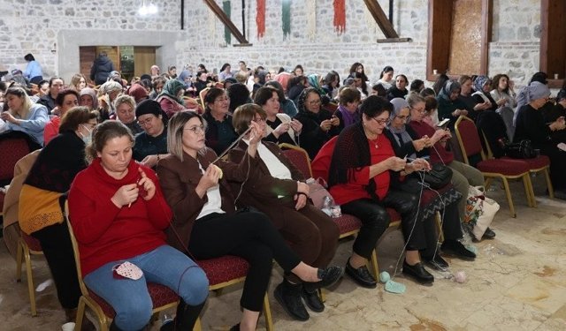 Çivril’de Dayanışma: “Birlikte Örüyor, Birlikte Isıtıyoruz”