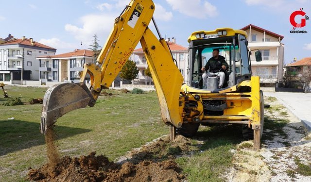 Çivril’de Refüjlerde Ağaçlandırma Çalışması Yapılıyor