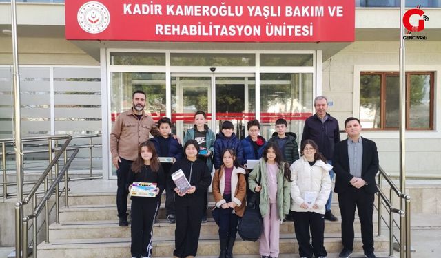 Ortaokul Öğrencileri Huzurevi Ziyareti Yaptı