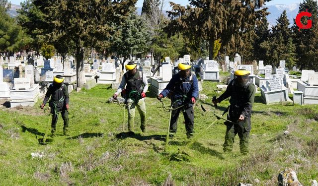 Çivril’de Bayram Öncesi Mezarlıklar Temizlendi