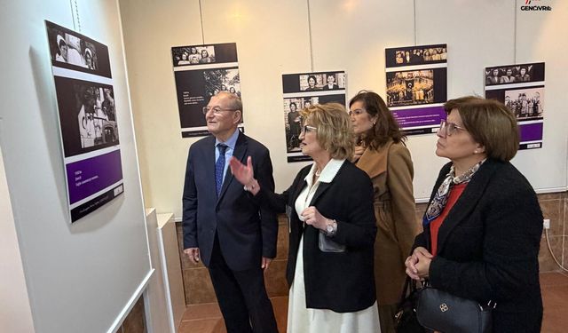 Cumhuriyetin Hatıra Defterinde Denizlili Kadınlar