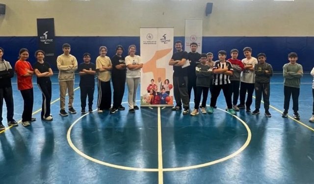 ‘Biz Bir Takımız’ Çivril Gençlik Merkezi’nde başladı