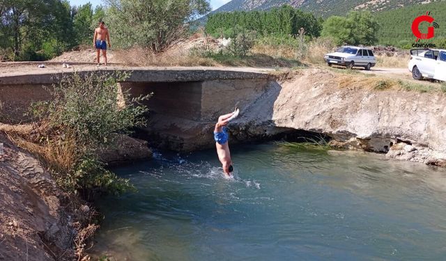 Sıcak Bastırdı, Gençler Tehlikeyi Unuttu