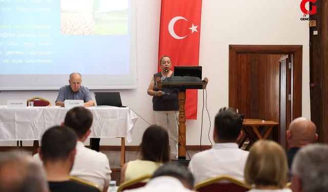 Çivril’de meyvecilikte iklim değişikliği, akıllı tarım ve organik üretim ele alındı