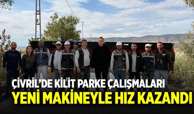 Çivril’de kilit parke çalışmaları yeni makineyle hız kazandı