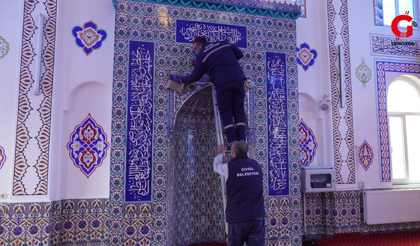 Ramazan Öncesi Çivril Belediye Ekipleri Camileri Temizledi