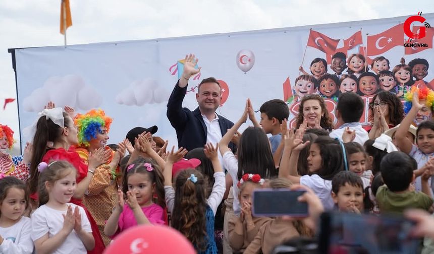 Çivril’de Çocuklar Şenlikte Doyasıya Eğlendi