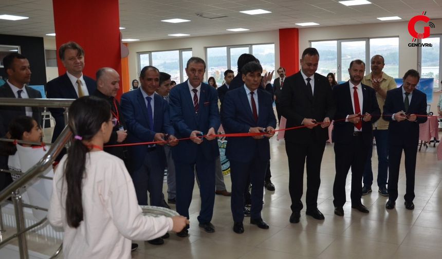 Çivril Bilsem Öğrencileri Bilim Ve Sanat Sergisi Açtı
