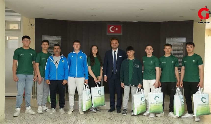 Milli Takıma Seçilen Şampiyon Sporcular Başkanı Ziyaret Etti