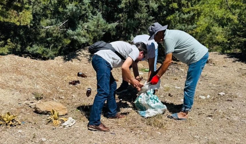 Çivril’de Duyarlı Vatandaşlar Çevre Temizliği Yaptı