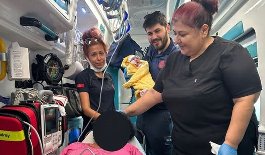 Çivrilli Anne doğumu Ambulansta yaptı