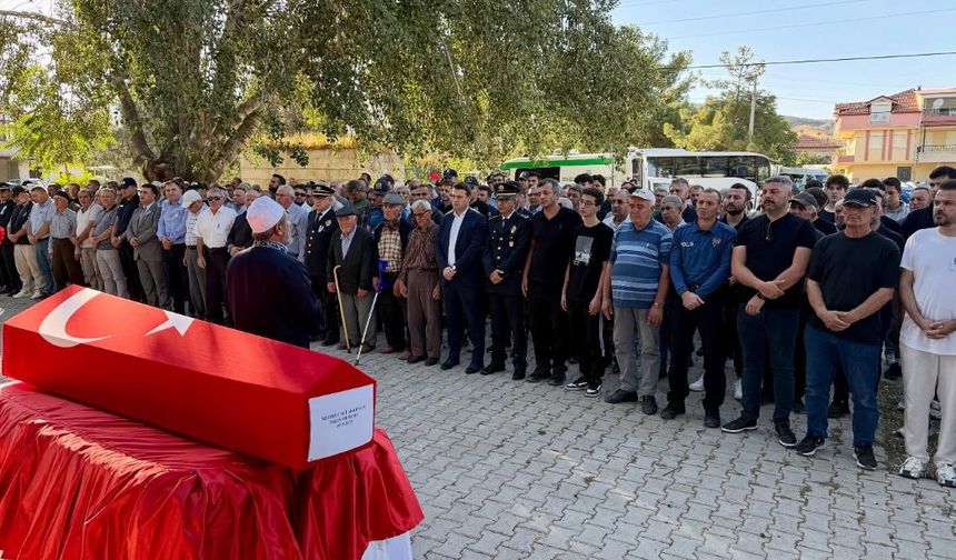 Vefat Eden Çivrilli Polis Toprağa Verildi