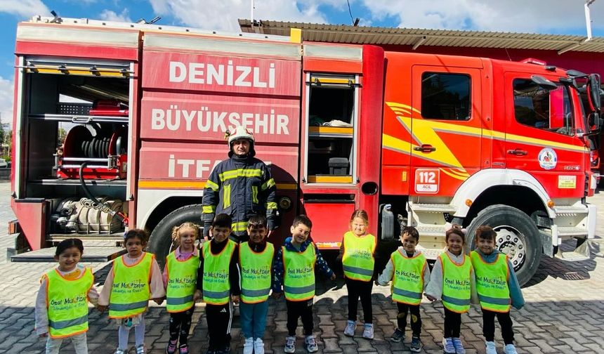 Çivril'de Anaokulu Öğrencileri İtfaiyeyi Ziyaret Etti