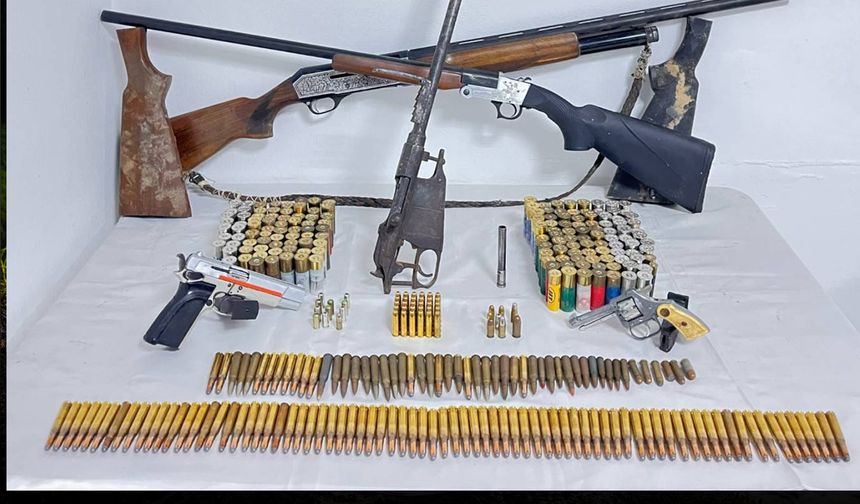 Çivril'de Cephanelik Gibi Eve Jandarma Baskını