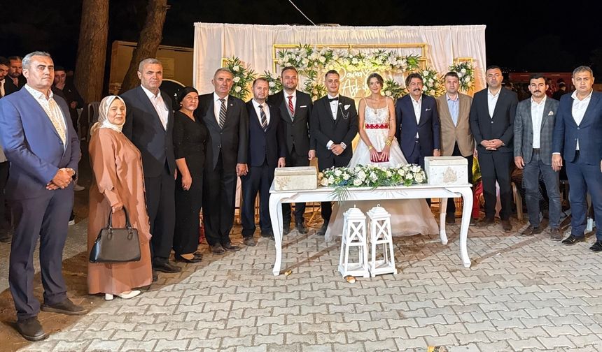 Nikahı Başkan Kıydı Milletvekili ve Kaymakamlar Şahit Oldu