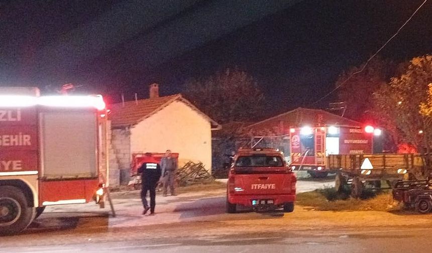 Ekmek Evinde Çıkan Yangın Bir Evi Yok Etti