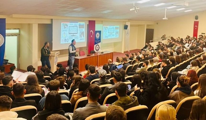 Çivril’de Üniversite Öğrencilerine Narko Seminer Verildi