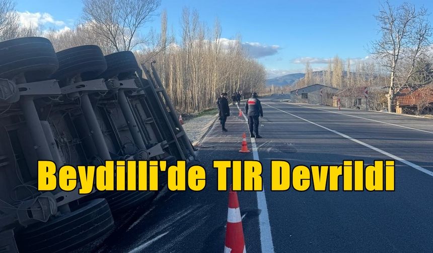 Beydilli’de Tır Devrildi Sürücü Hastaneye Kaldırıldı