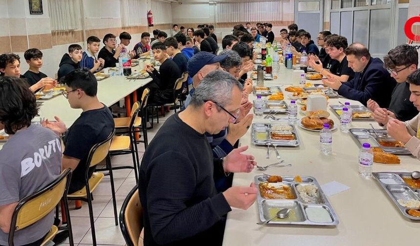 Kaymakam Cıdıroğlu Öğrencilerle Aynı Sofrada Buluştu