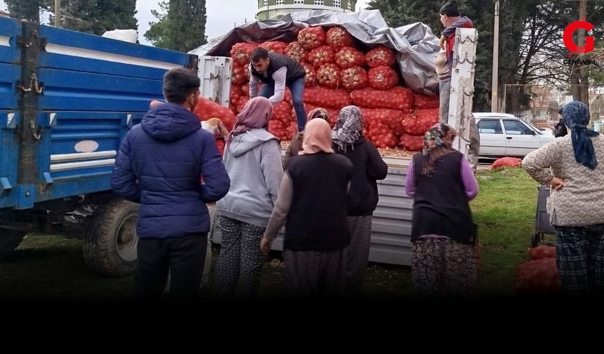 Çivri'de Merhum Tahir Yaman Adına İki Tır Patates ve Soğan Dağıtıldı