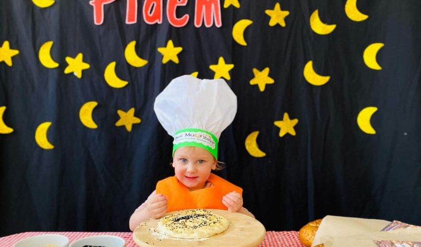 Minik Ellerden Ramazan'a Özel Pide Şovu