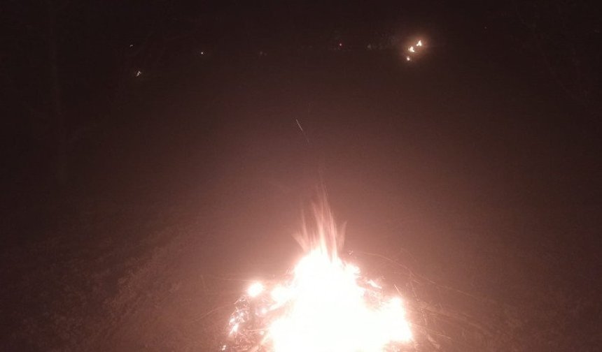 Çivrilli Üreticiler Zirai Dona Duman ve Ateşle Direniyor