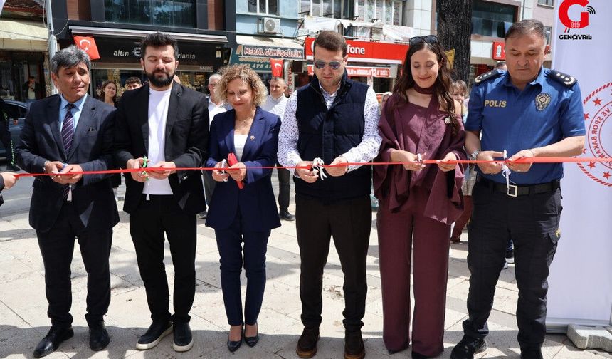 Çivril’de Gençlik Haftası Coşkusu Sergi Açılışıyla Başladı