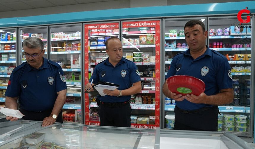 Çivril Zabıtasından Marketlere Sıkı Denetim