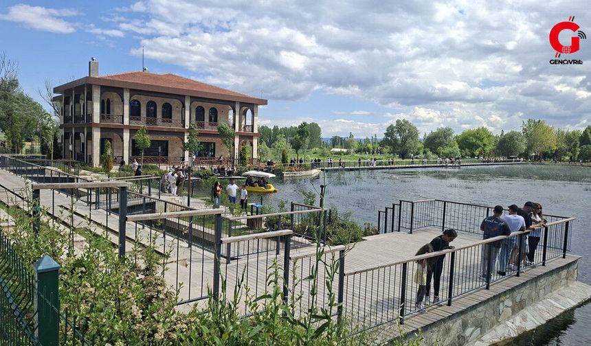 Muhtar Makamdan Değil, Gölün Derinliklerinden Seslendi!