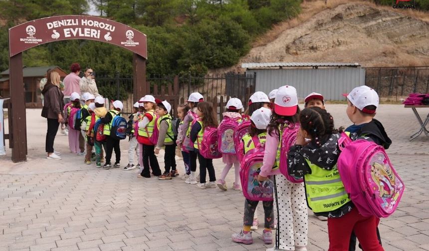 Başkan Çavuşoğlu, çocuklarla birlikte can dostların merkezini gezdi
