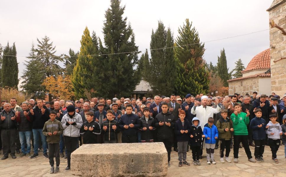 ÇİVRİL'DE TÜM CAMİLERDEN YAĞMUR DUASI YAPILDI