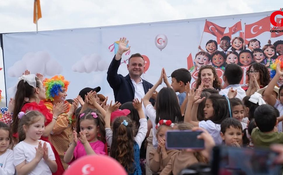 Çivril’de Çocuklar Şenlikte Doyasıya Eğlendi