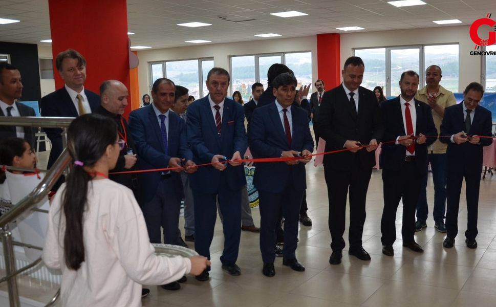 Çivril Bilsem Öğrencileri Bilim Ve Sanat Sergisi Açtı