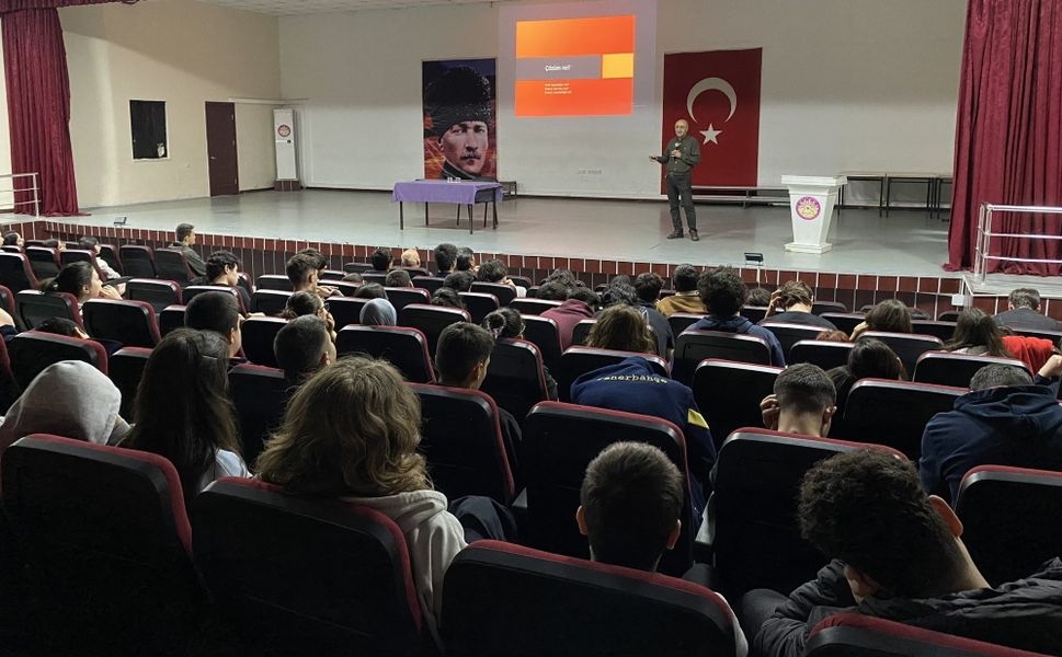 Çivril’de TÜBİTAK Bilim Söyleşisi Düzenlendi