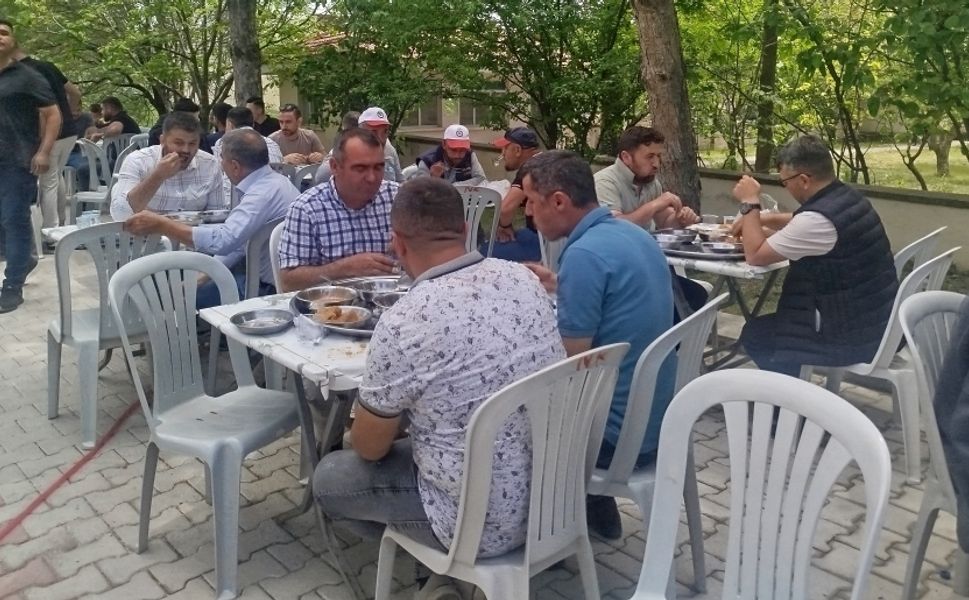 Yukarı Sanayi Esnafından 5 Bin Kişilik Hayır Yemeği