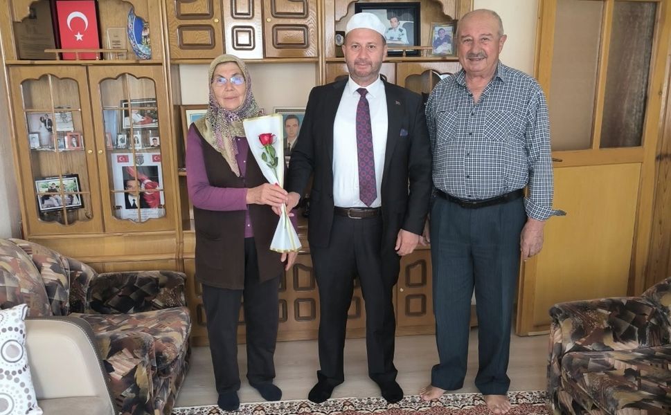 Anneler Gününde Şehit Annelerine Vefa
