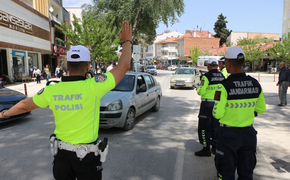 Emniyet ve Jandarmadan ‘Bir Kural Bir Ömür’ Uygulaması