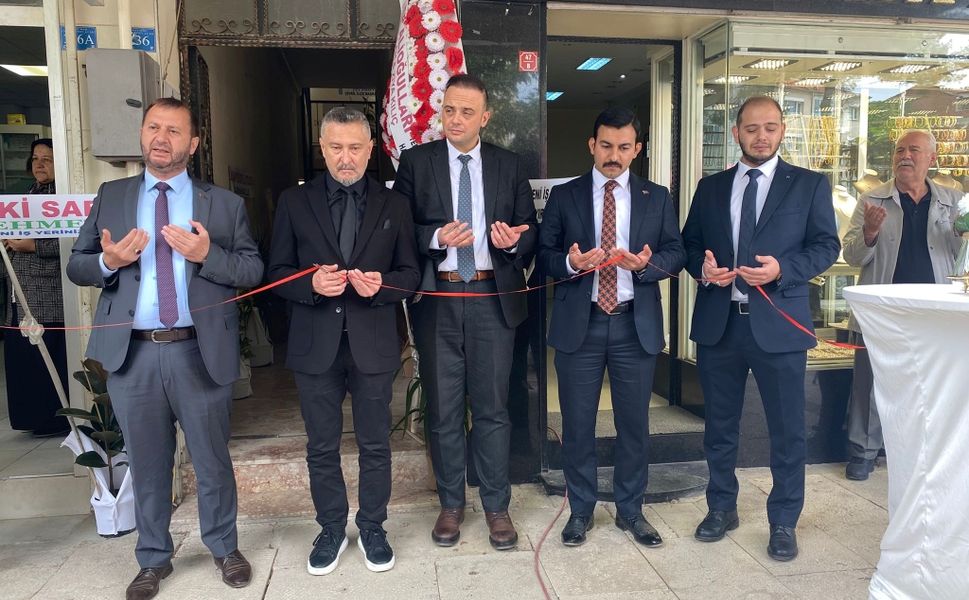 Çivril'de Genç Avukat Bürosunu Dualarla Açtı