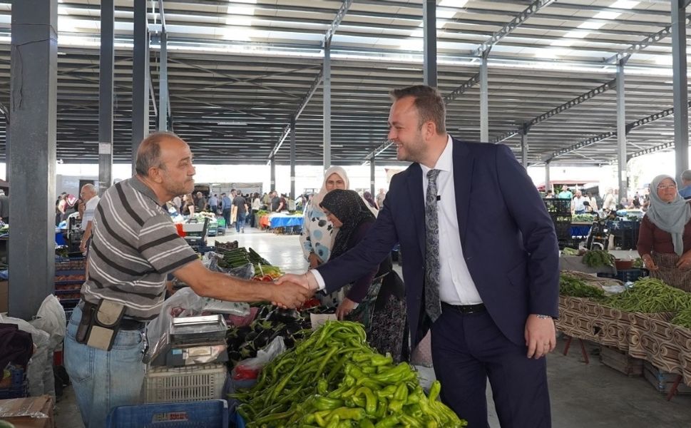 Başkan Mahalle ve Pazaryerinde Vatandaşlarla Bir Araya Geldi