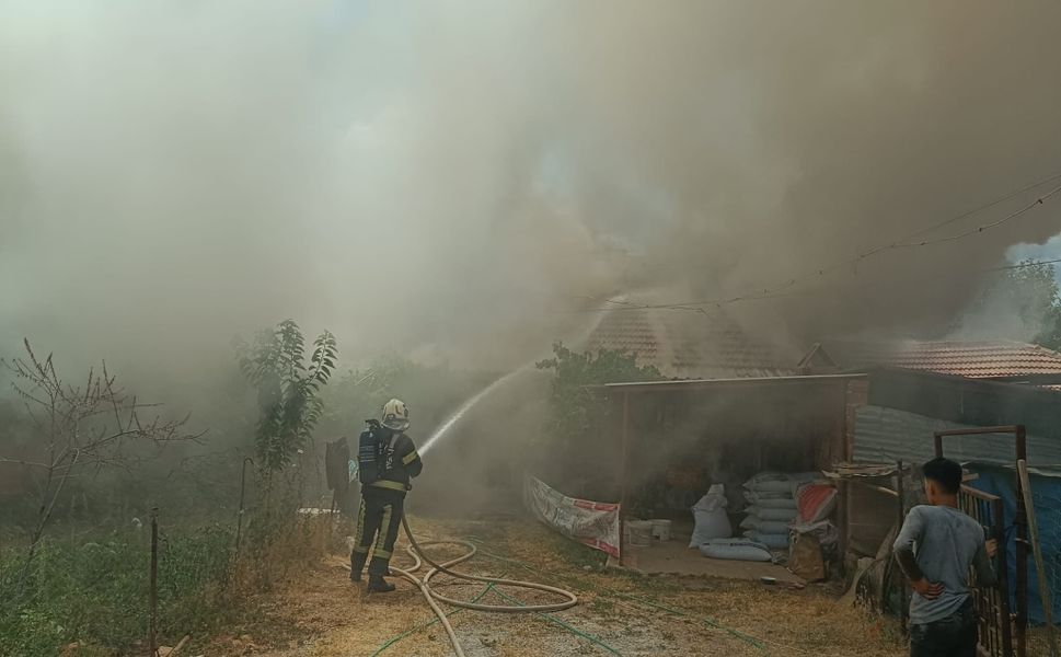 Çivril'deki Yangında Ev kullanılamaz Hale Geldi