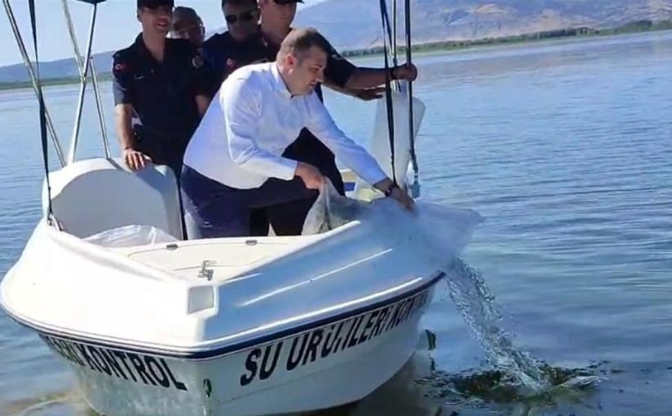Çivril Işıklı Gölüne 200 BİN Balık Bırakıldı