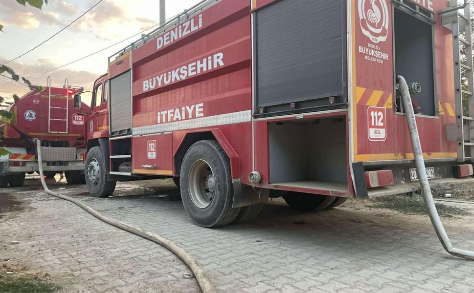Samanlık Yangını Evlere Sıçraamdan Söndürüldü