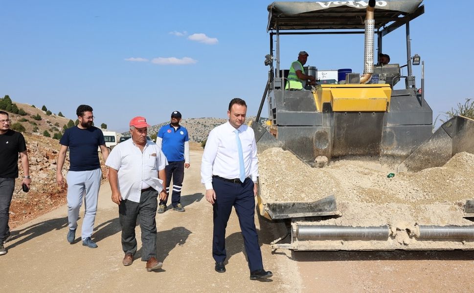 Çivril’de Yıllardır Beklenen Yol Yapılıyor