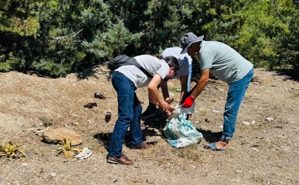 Çivril’de Duyarlı Vatandaşlar Çevre Temizliği Yaptı