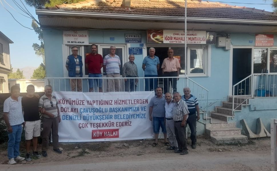 Muhtardan Başkanlara Pankartlı Teşekkür