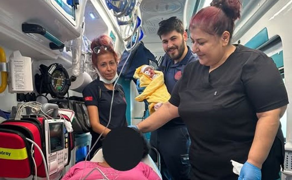 Çivrilli Anne doğumu Ambulansta yaptı