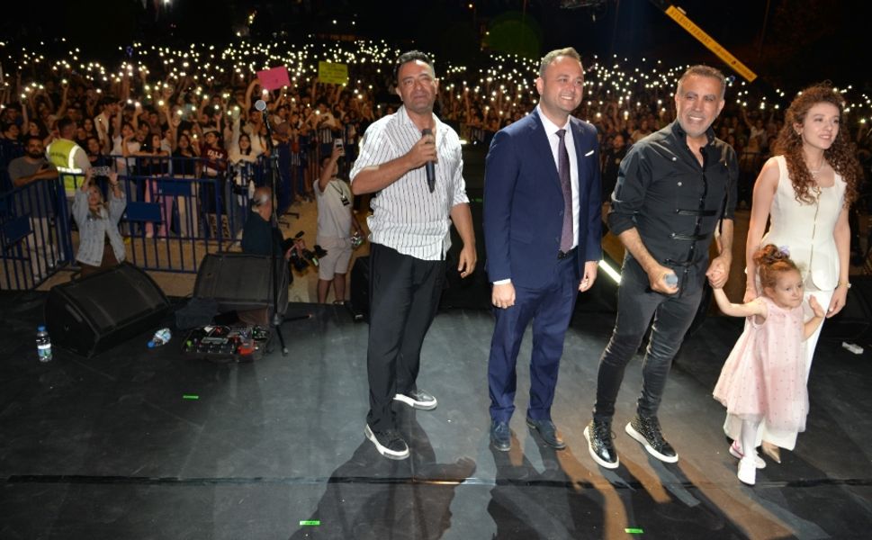 Çivril'de Coşku Haluk Levent ile Zirveye Çıktı