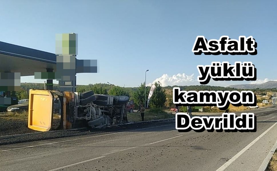 Çivril'de Freni Patlayan Kamyon Devrildi