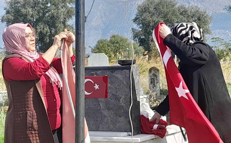 Ak Partili Kadınlardan Şehitlere Vefa