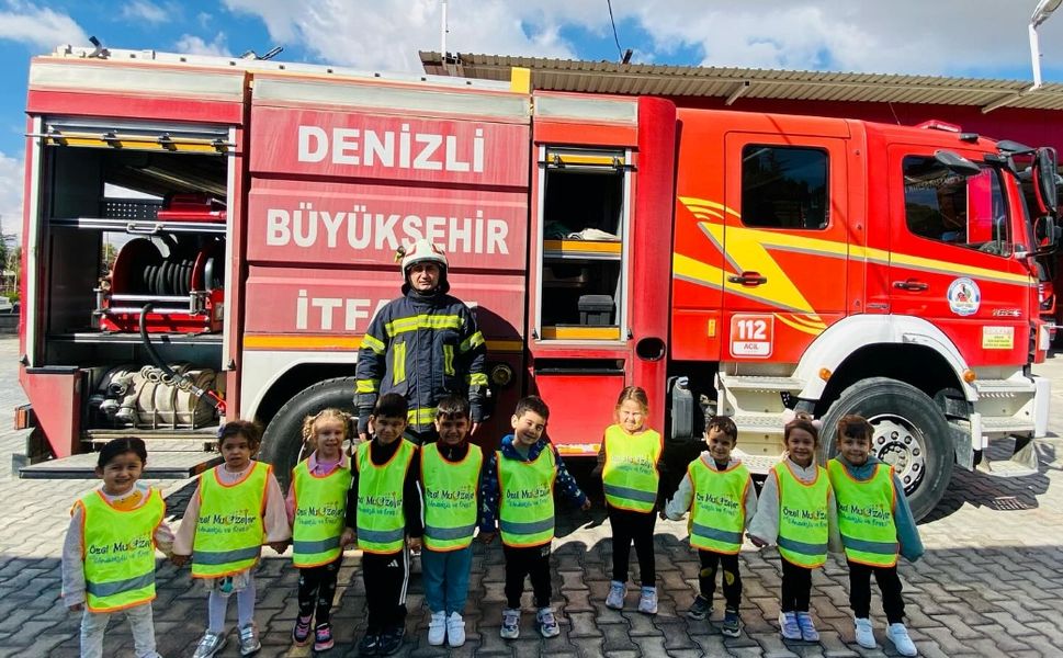 Çivril'de Anaokulu Öğrencileri İtfaiyeyi Ziyaret Etti